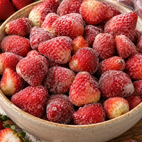 Morango congelado em uma tigela